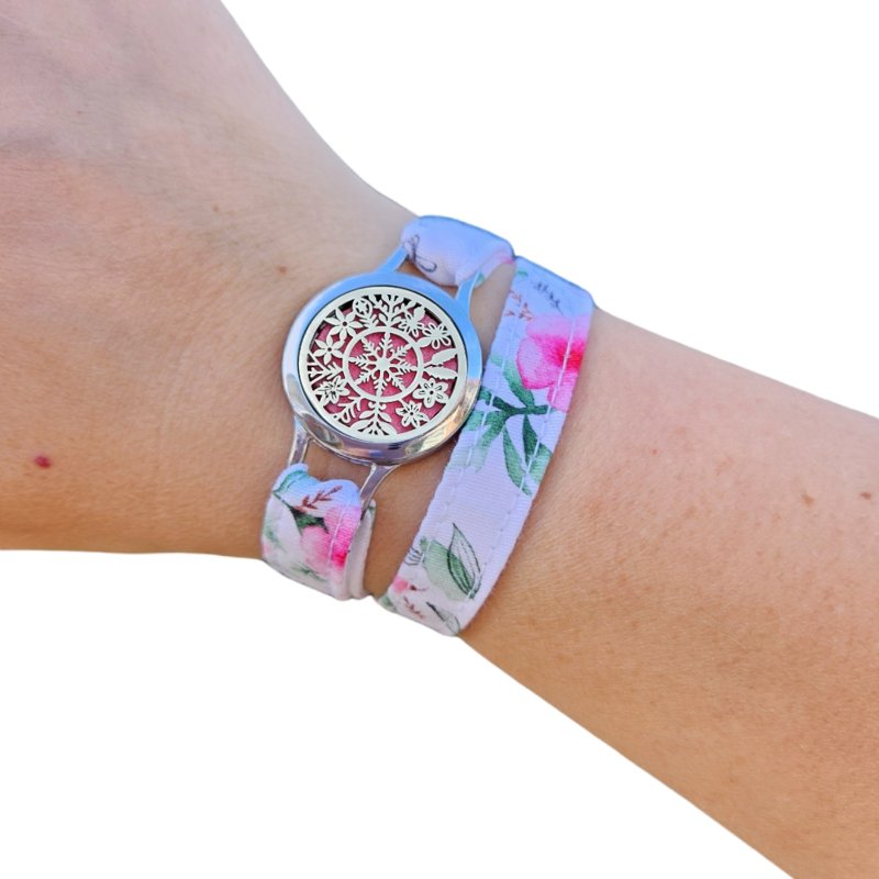 Bracelet FOREVEHER avec tissu Fleurs romantiques et médaillon Flocon d’Éternité – bijou interchangeable et symbolique