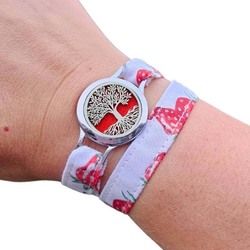 Bracelet personnalisé FOREVEHER avec tissu Tissu Fraises d’enfance et médaillon Arbre de Vie Didi – bijou poétique et interchangeable