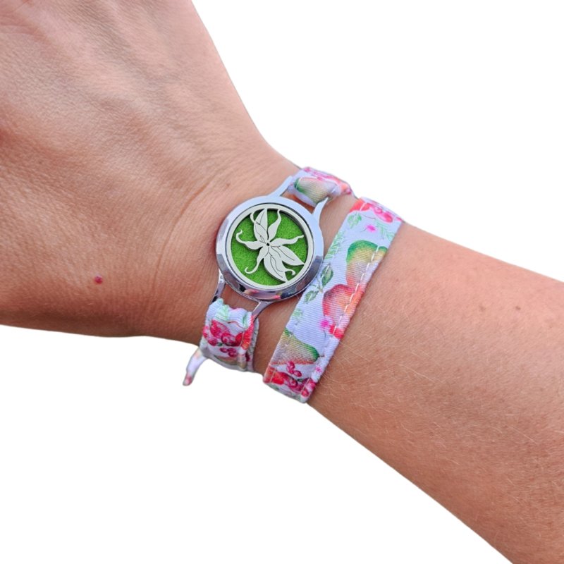 Bracelet parfumable FOREVEHER tissu Fruit pastel avec médaillon Fleur Ylang Ylang – bijou personnalisable et fleuri