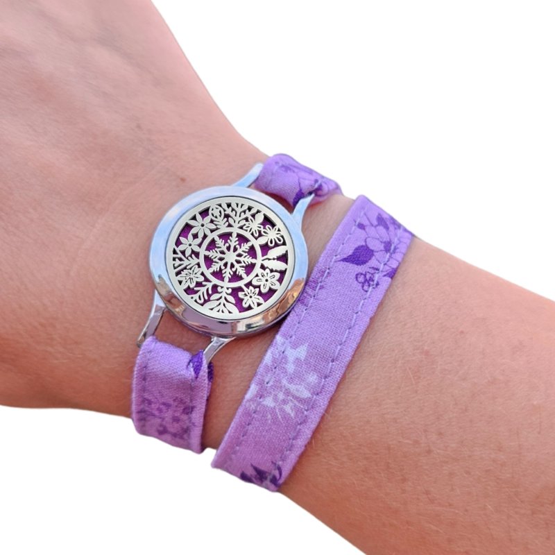 Bracelet FOREVEHER avec tissu Lavande rêveuse et médaillon Flocon d’Éternité – bijou interchangeable et symbolique