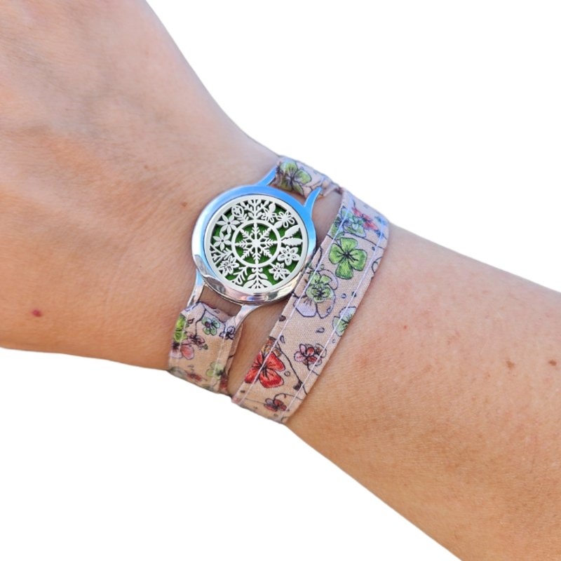 Bracelet FOREVEHER avec tissu Trèfles printaniers et médaillon Flocon d’Éternité – bijou interchangeable et symbolique
