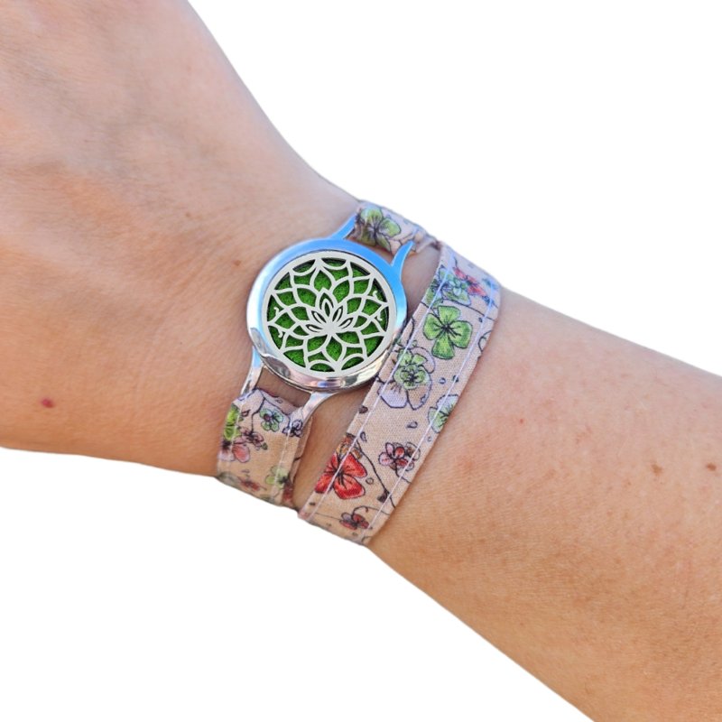 Bracelet FOREVEHER tissu Trèfles printaniers avec médaillon Lotus Intérieur – bijou parfumable et symbolique