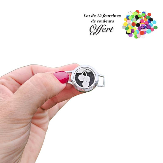 Médailon diffuseur "Cerises tendres" – bijou fruité et plein de douceur, symbole d’enfance et de joie estivale.