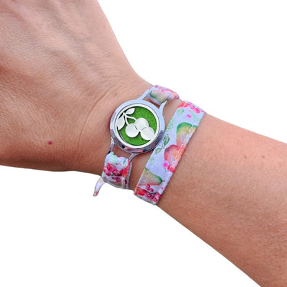 Bracelet FOREVEHER avec tissu Fruit pastel et médaillon Cerises Rétro – bijou personnalisable et vintage