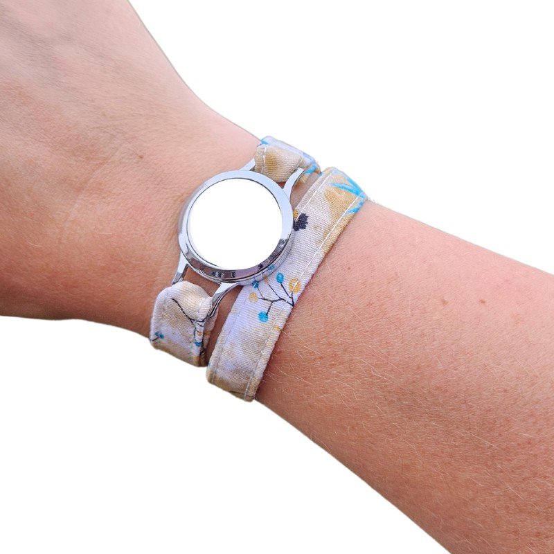 Bracelet tissu Herbier bleu – bijou Foreveher doux et naturel sur poignet