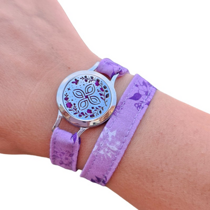 Bracelet FOREVEHER tissu Lavande rêveuse avec médaillon Nœud Magique – bijou parfumable et enchanteur